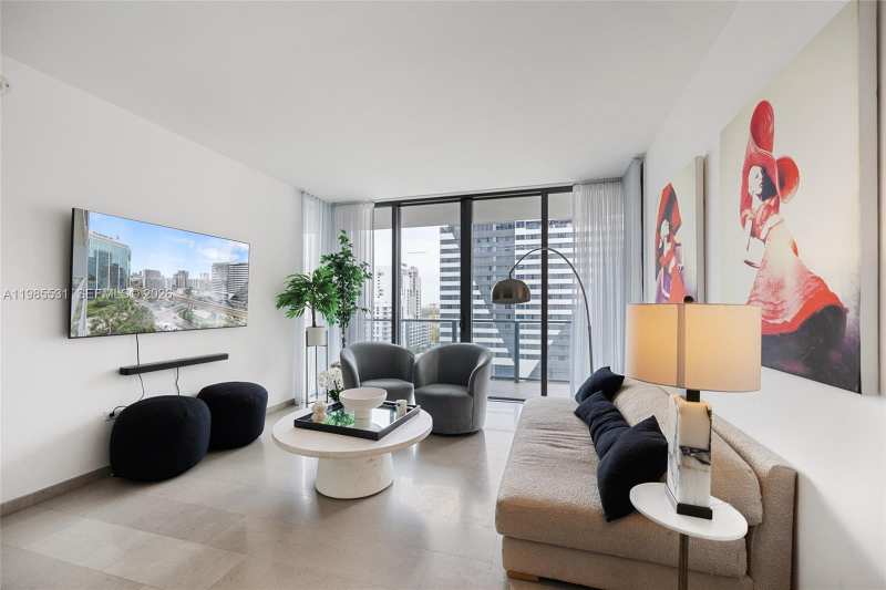 88 SW 7th St # 1010, Miami FL 33130