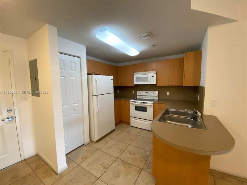 435 SW 12th Ave # 605, Miami FL 33130