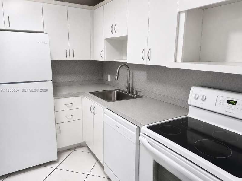3675 N Country Club Dr # 508, Aventura FL 33180