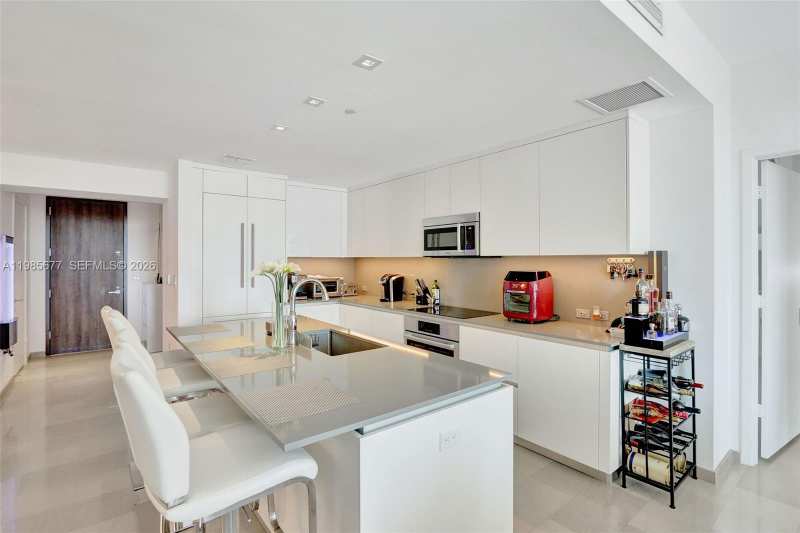 68 SE 6th St. # 1203, Miami FL 33131