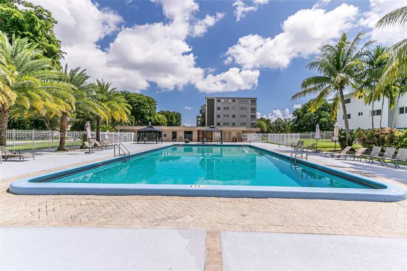 1000 Hillcrest Ct # 308, Hollywood FL 33021