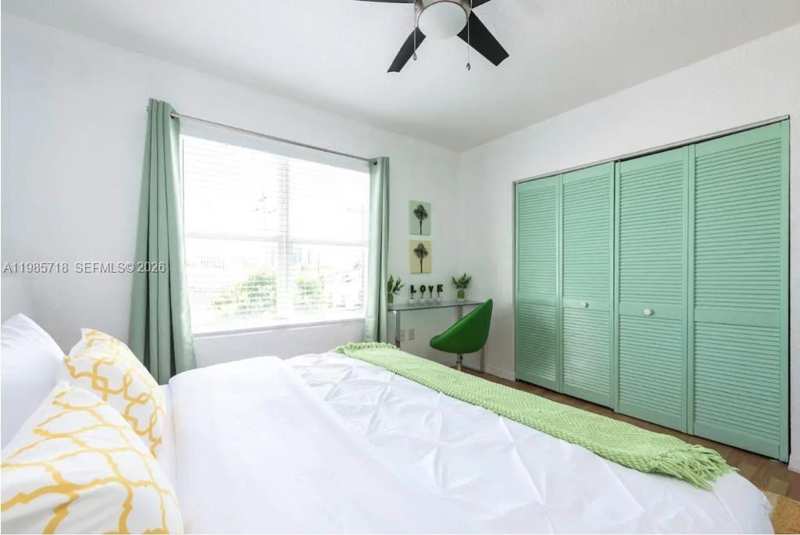 7326 Collins Ave # 208, Miami Beach FL 33141