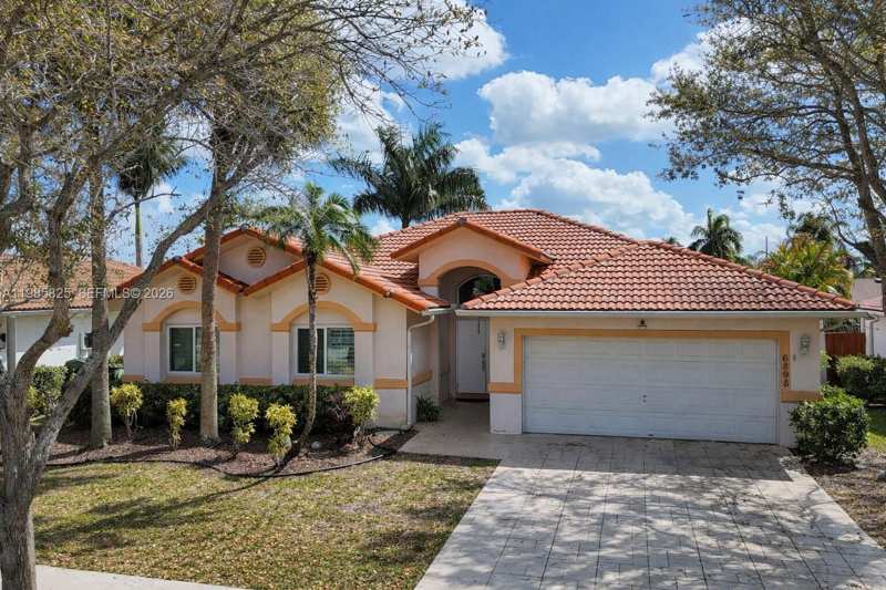 16898 Crestview Ln, Weston FL 33326