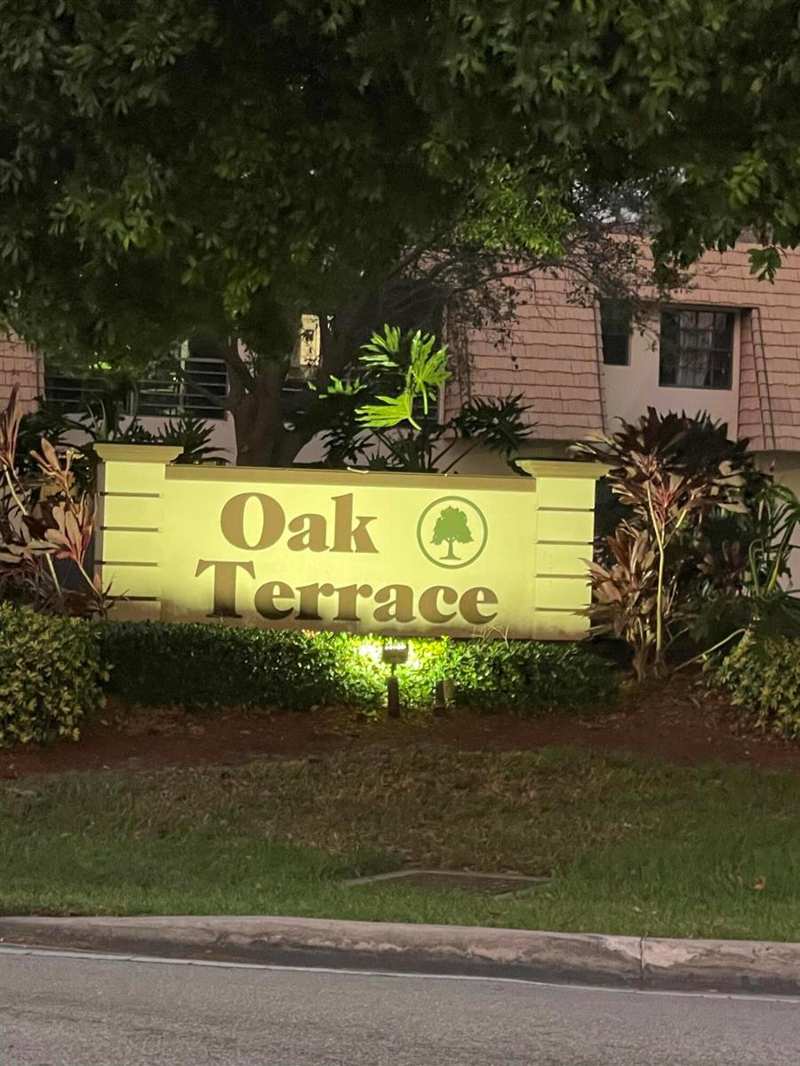 4259 Oak Terrace Drive, FL 33463