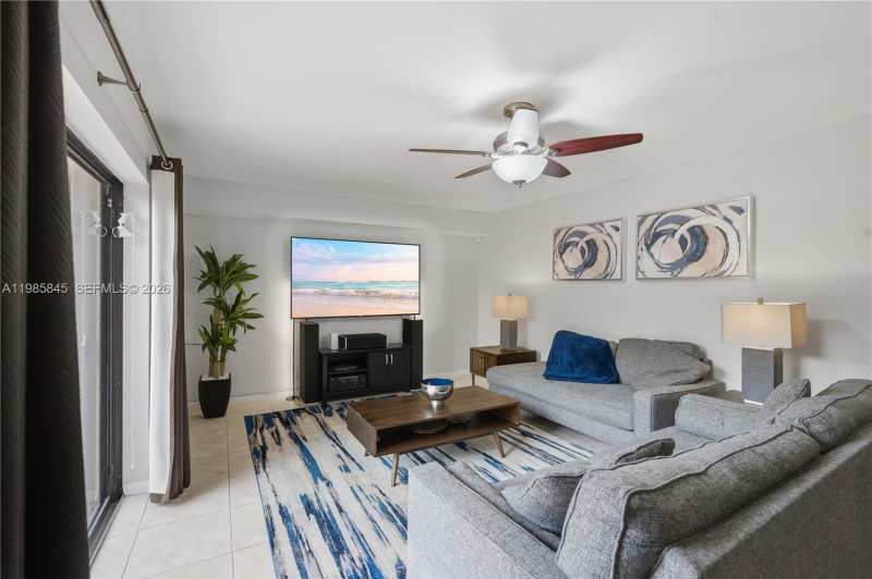 752 NW 98th Way, Plantation FL 33324