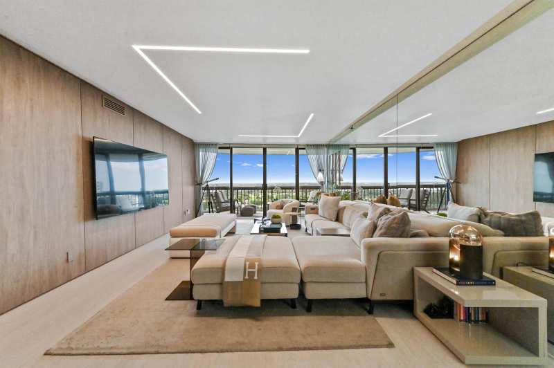 1900 Consulate Place # 1205, West Palm Beach FL 33401