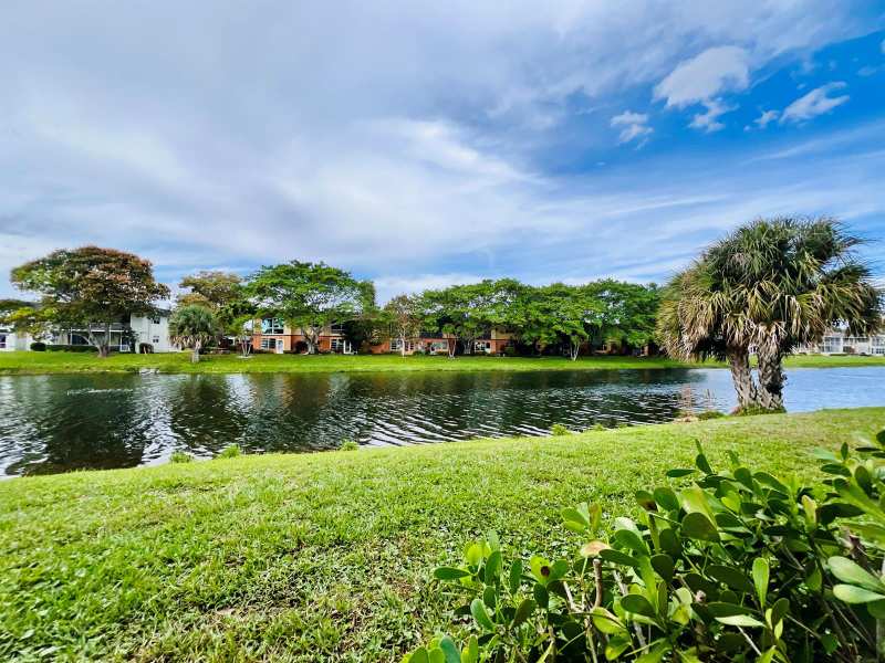 27 Sheffield B, West Palm Beach FL 33417
