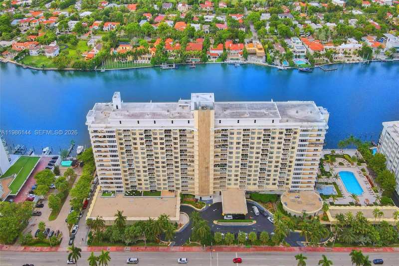 5600 Collins Ave # 17V, Miami Beach FL 33140