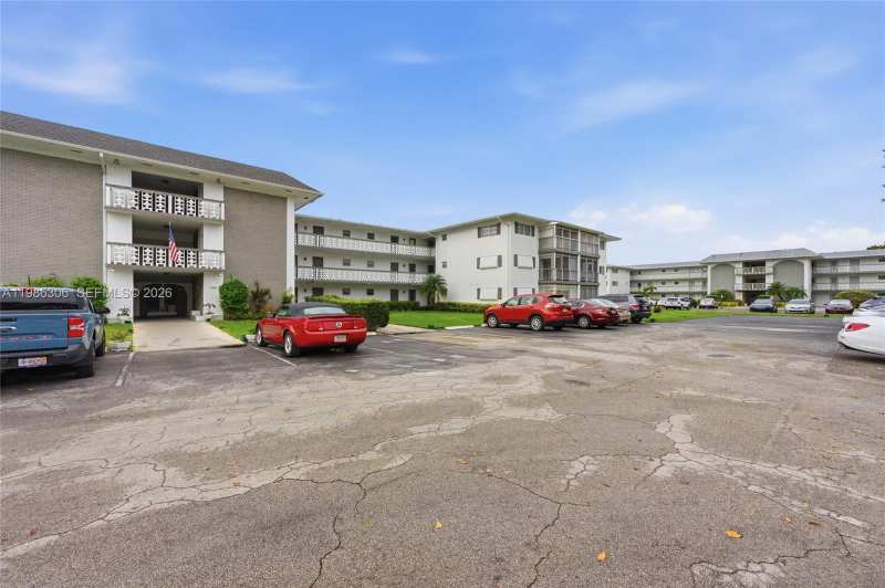 1201 Hillcrest Ct # 209, Hollywood FL 33021