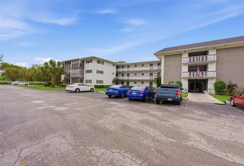 1201 Hillcrest Ct # 209, Hollywood FL 33021