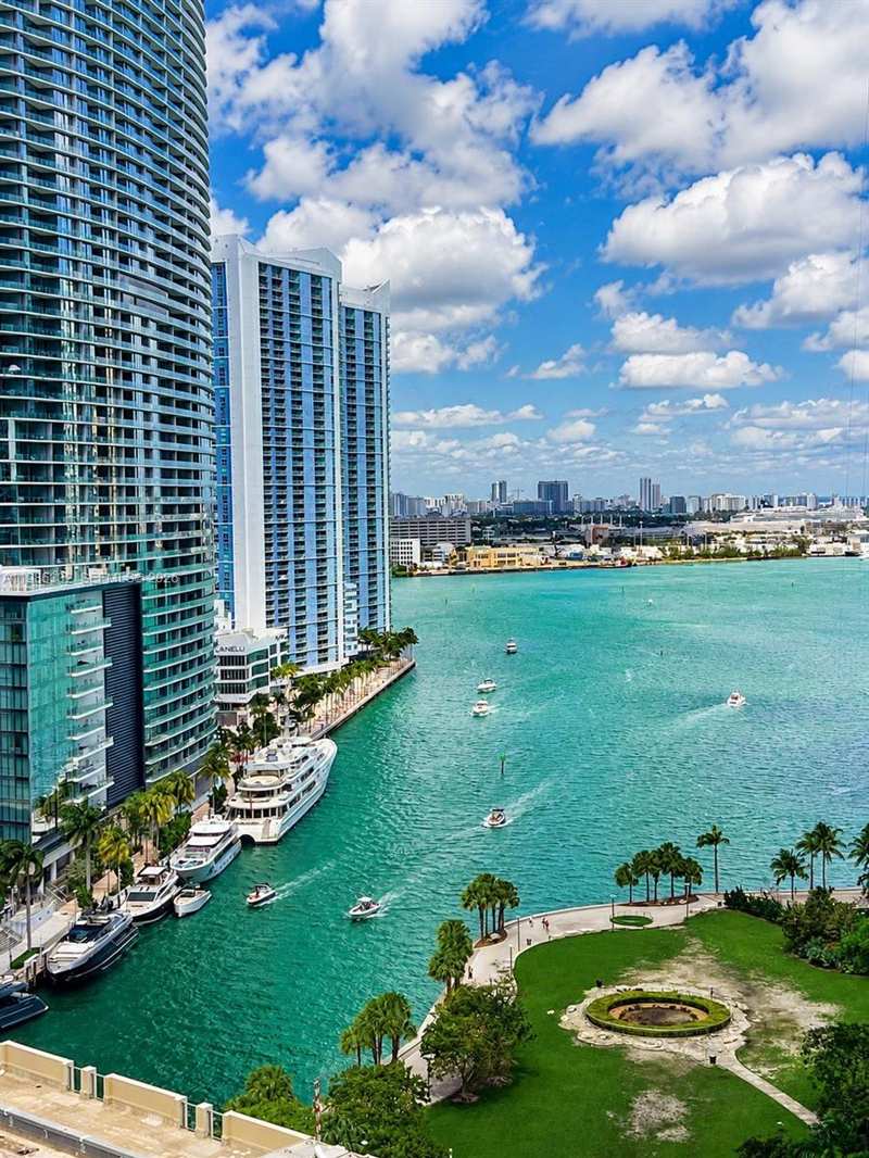 77 SE 5 St # 2015, Miami FL 33131