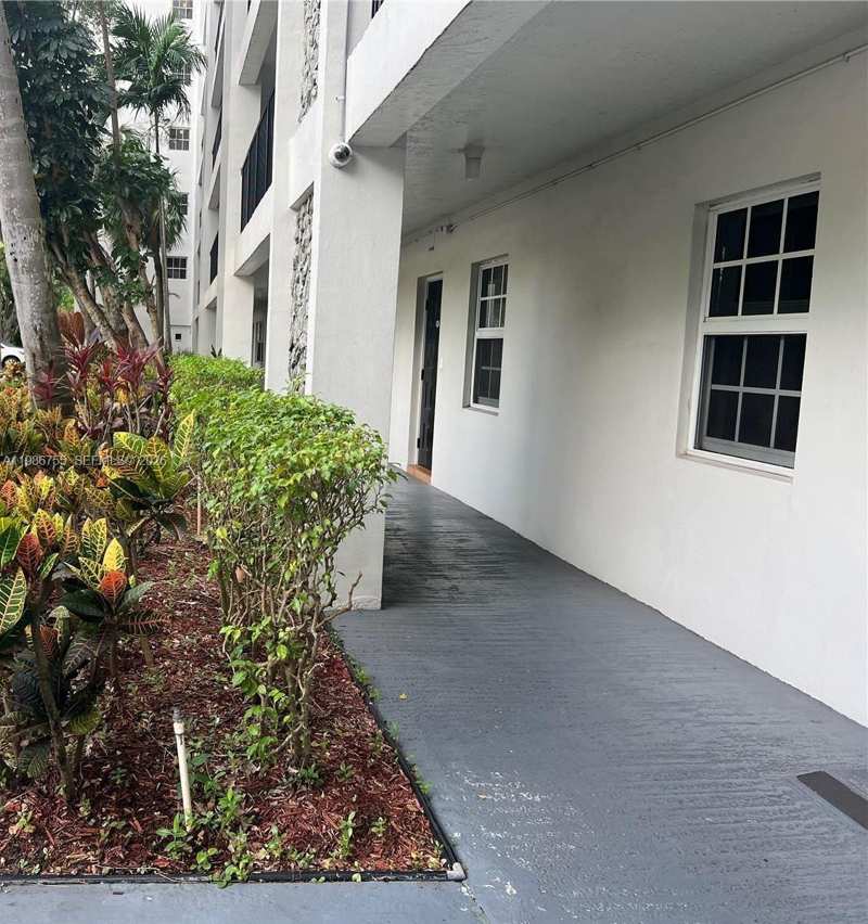 2900 N Course Dr # 107, Pompano Beach FL 33069