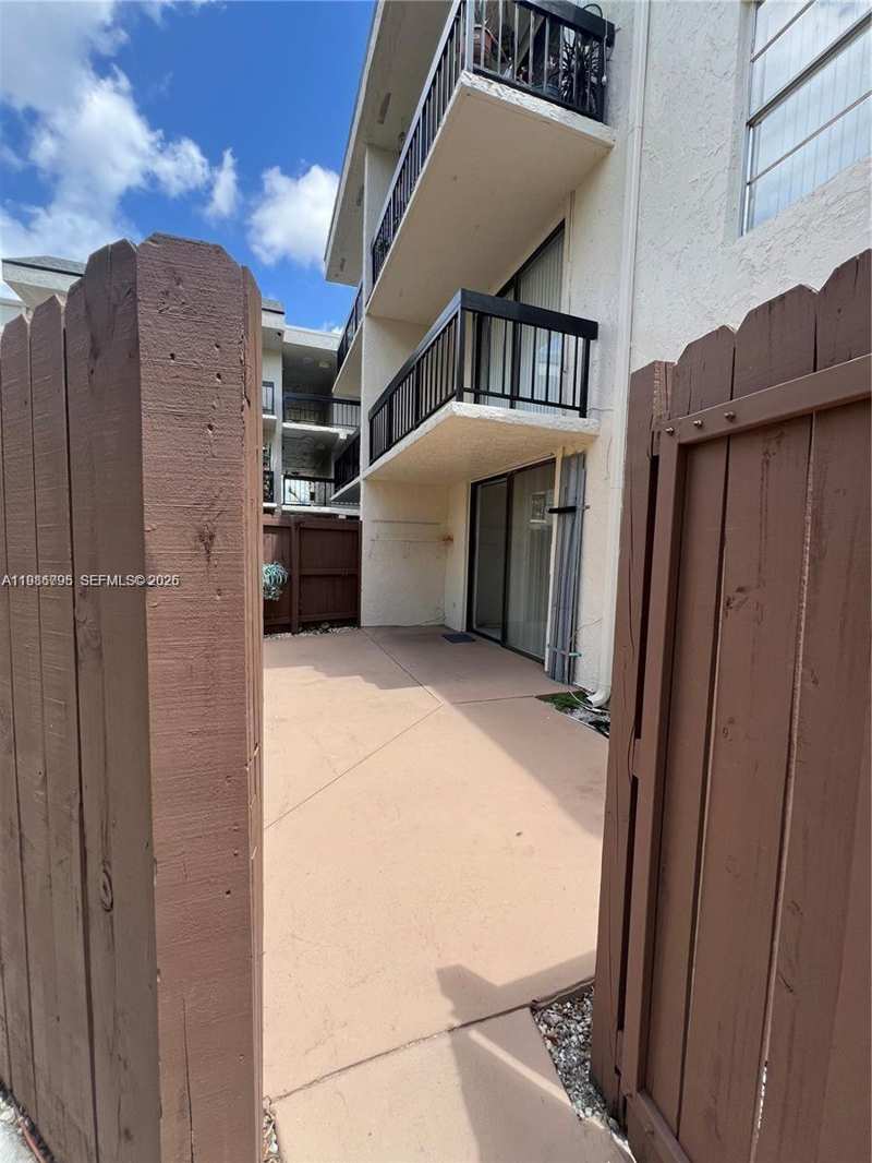 8307 SW 142nd Ave # F105, Miami FL 33183