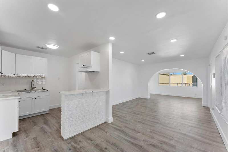 550 NW 17th St, Pompano Beach FL 33060