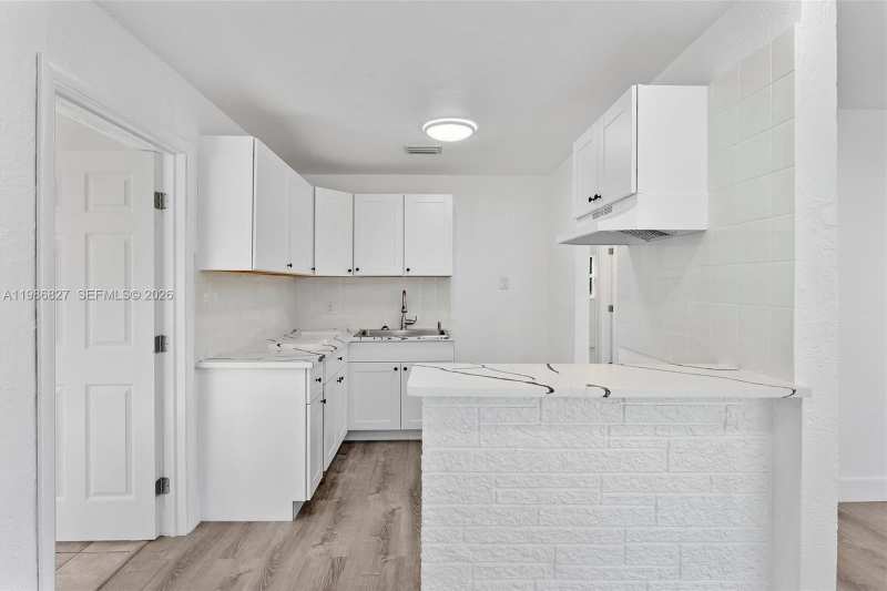 550 NW 17th St, Pompano Beach FL 33060