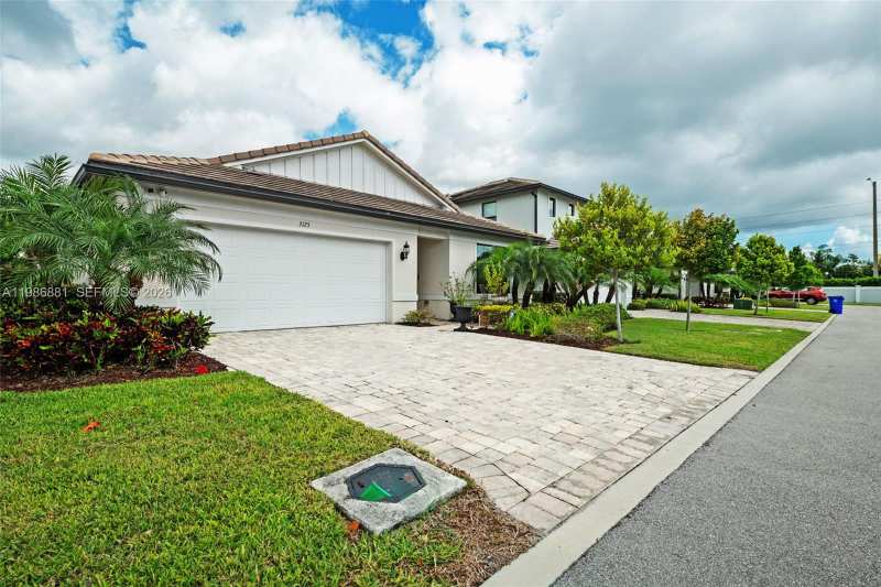 3125 Buttonwood Ct, Lauderdale Lakes FL 33311