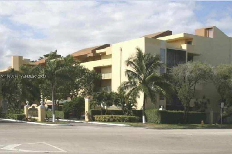 8860 Fontainebleau Blvd # 506, Miami FL 33172