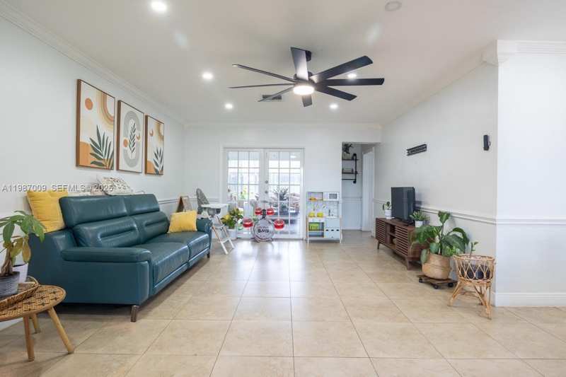 8740 NW 11th St, Pembroke Pines FL 33024