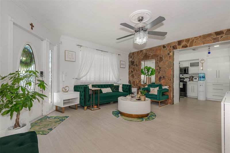 7171 Sheridan St, Hollywood FL 33024