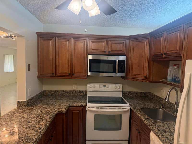 211 Pine Hov Circle # 2, FL 33463