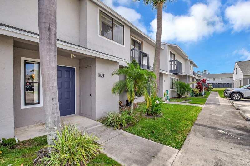 1506 Wharf Lane, FL 33463