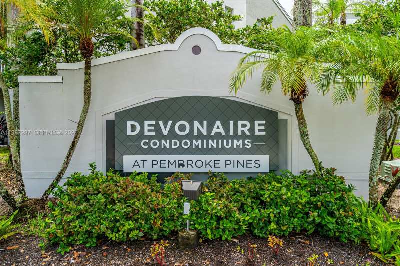 11185 SW 6th St # 301, Pembroke Pines FL 33025