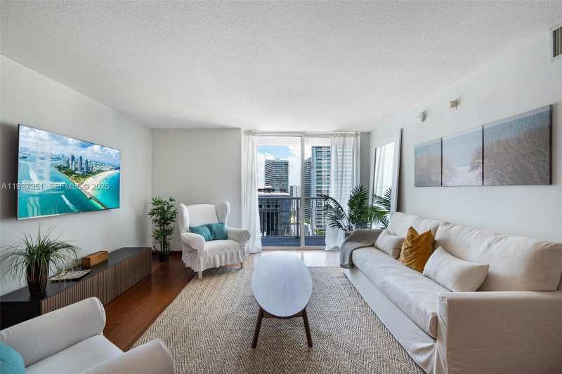 1200 Brickell Bay Dr # 2824, Miami FL 33131