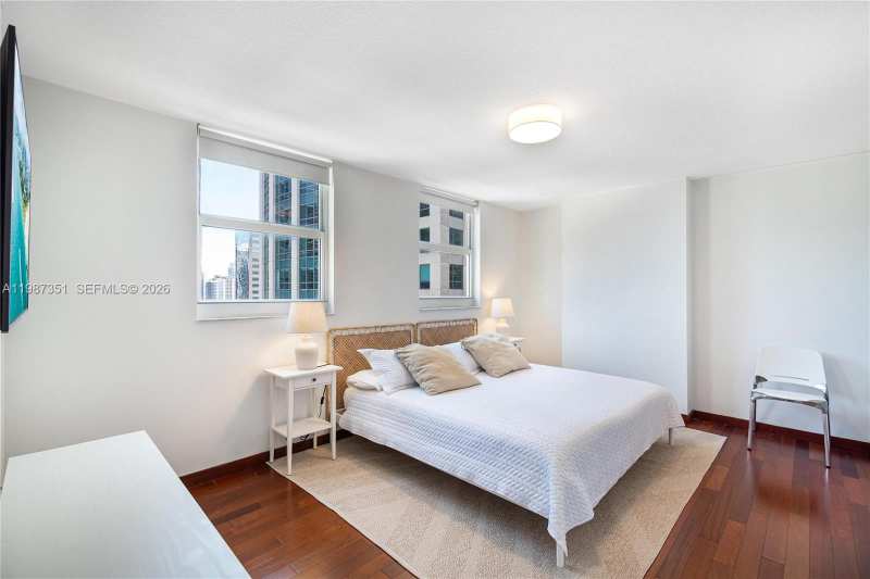 1200 Brickell Bay Dr # 2824, Miami FL 33131