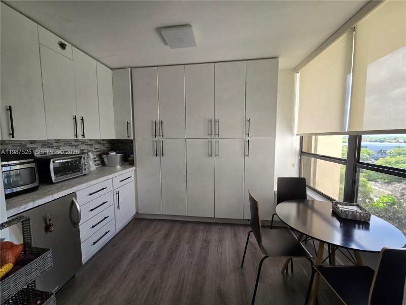 900 NE 195th St # 709, Miami FL 33179