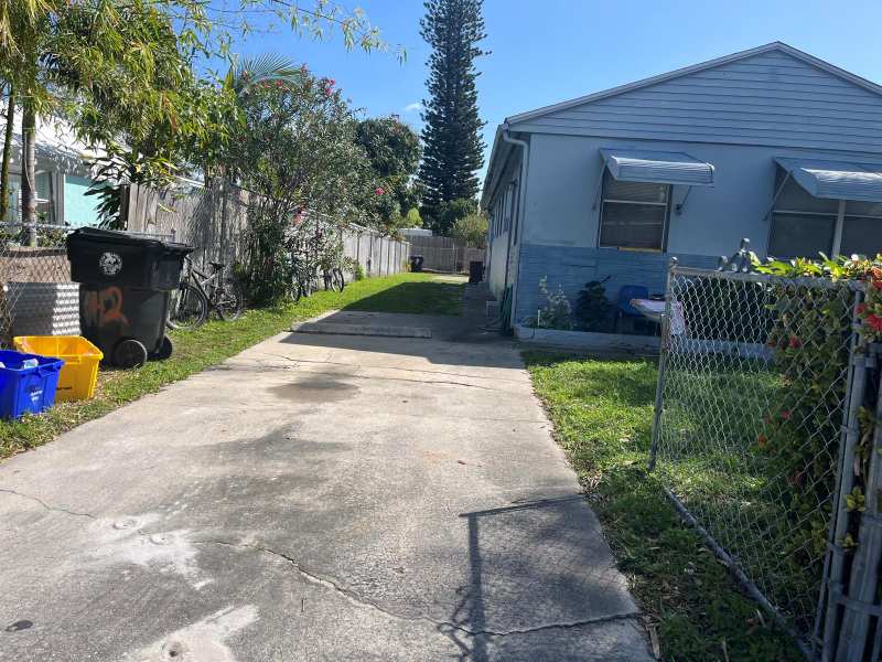 530 S C Street W, FL 33460