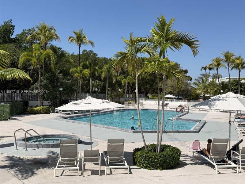 100 Bayview Dr # 528, Sunny Isles Beach FL 33160