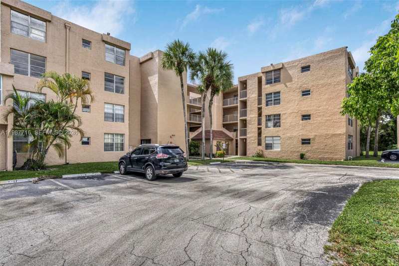 9450 Live Oak Pl # 102, Davie FL 33324