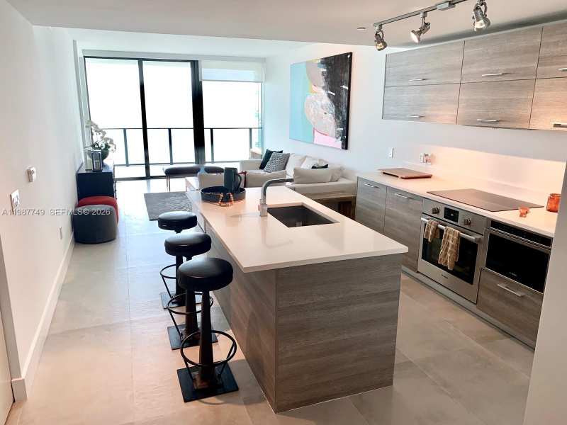 650 NE 32nd St # 4206, Miami FL 33137