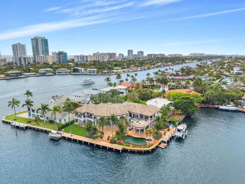2593 SE 8th Street, Pompano Beach FL 33062