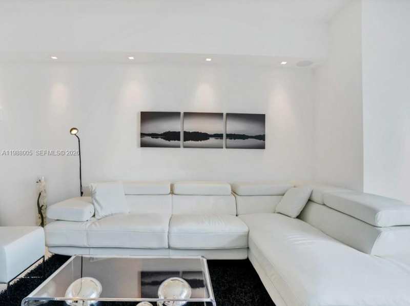 475 Brickell Ave # 4310, Miami FL 33131