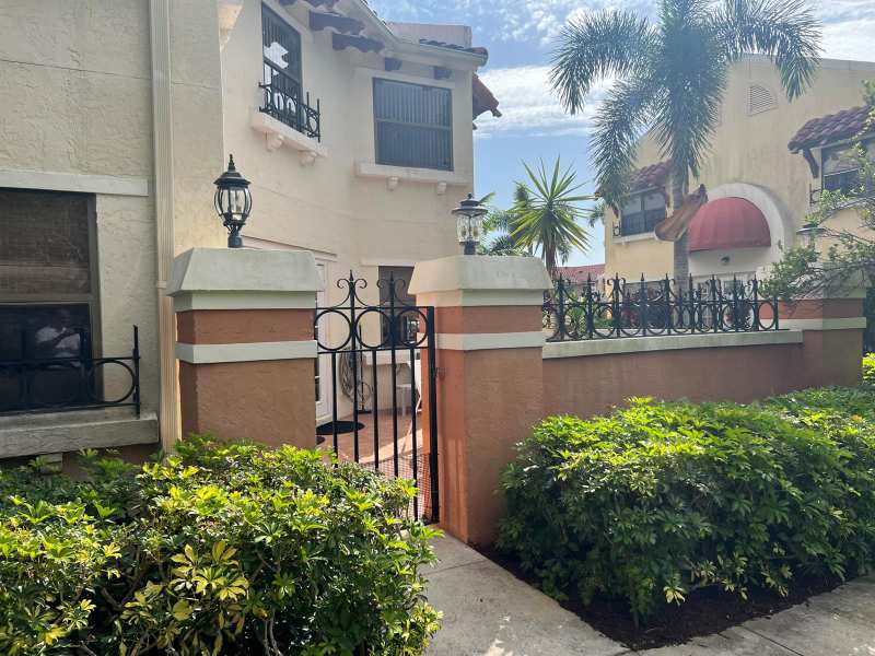13 Uno Lago Drive, Juno Beach FL 33408