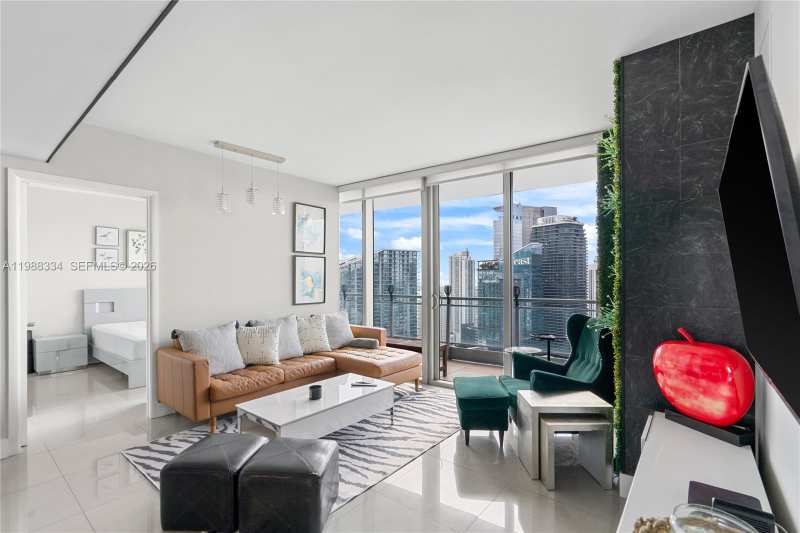 92 SW 3rd St # 4702, Miami FL 33130