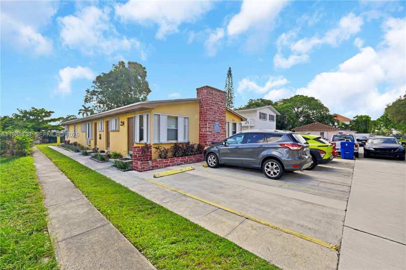 923 N 16th Ct, Hollywood FL 33020
