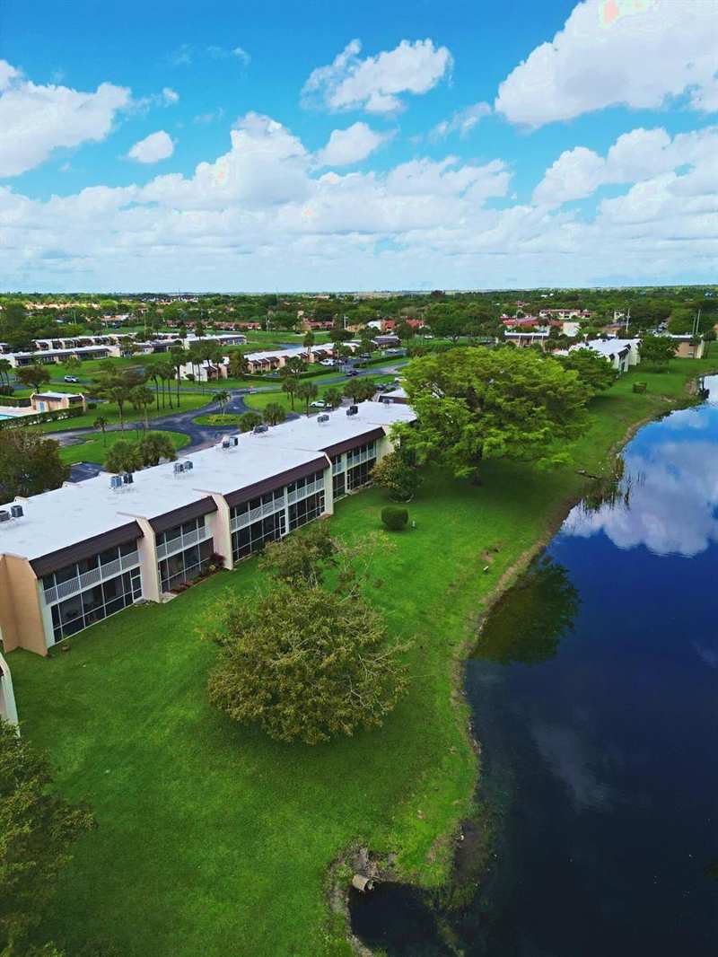 140 Lake Meryl Drive Apt 233, West Palm Beach FL 33411