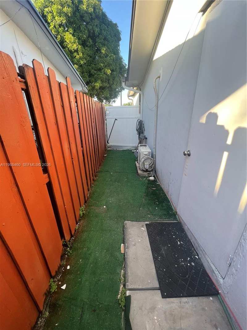 8480 NW 14th St # 1, Pembroke Pines FL 33024