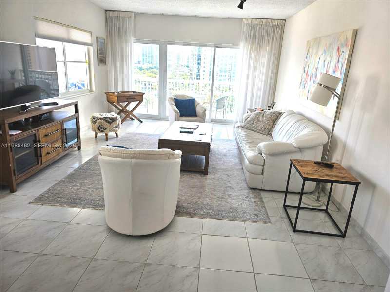 300 Bayview Dr # 905, Sunny Isles Beach FL 33160