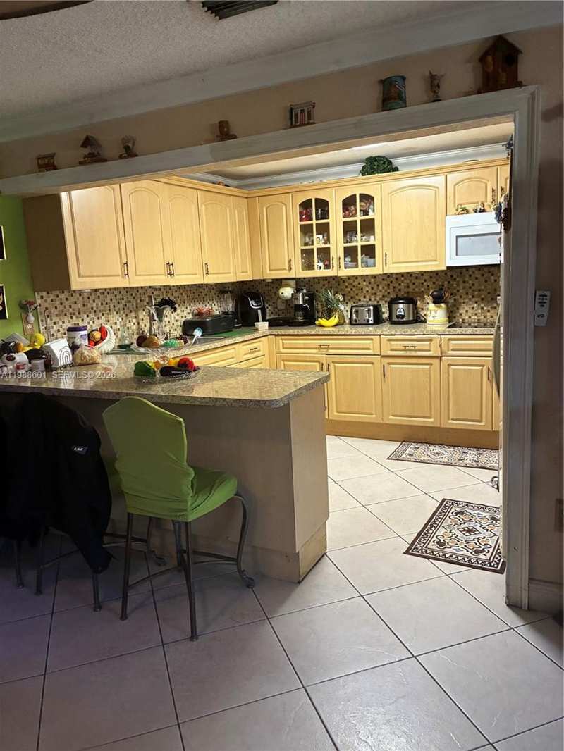 2530 W 60th Pl # 17, Hialeah FL 33016