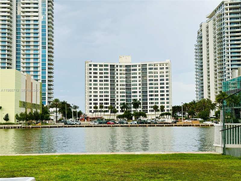600 E Parkview Dr # 316, Hallandale Beach FL 33009