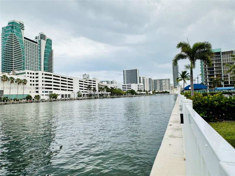 600 E Parkview Dr # 316, Hallandale Beach FL 33009