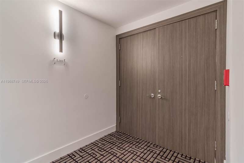 3737 Collins Ave # 203, Miami Beach FL 33140