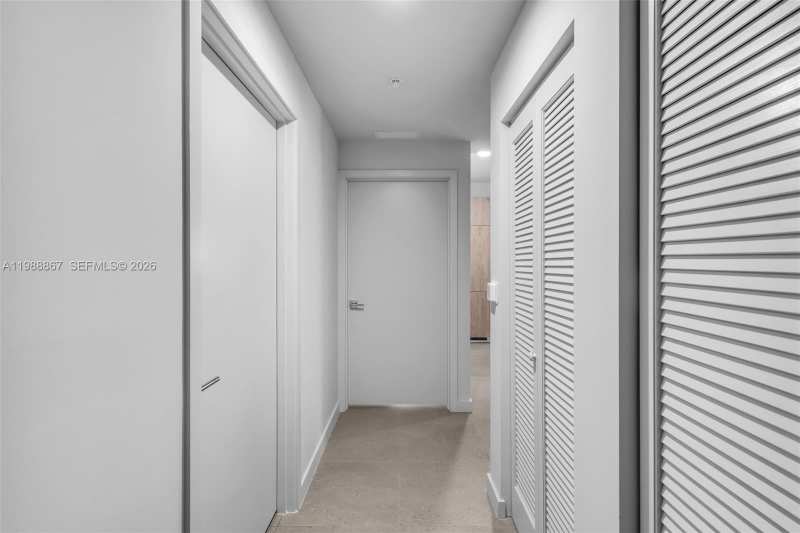 11 NE 6th # 2207, Miami FL 33131