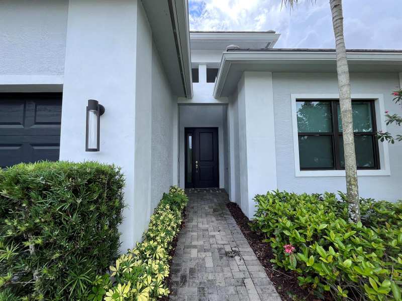 5663 Saint Armands Way, FL 33470