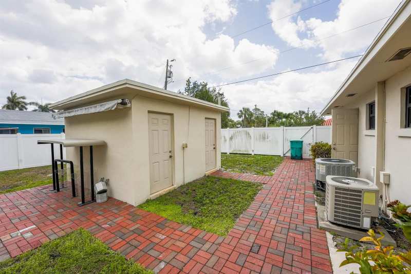 912 SE 4th Street, Boynton Beach FL 33435