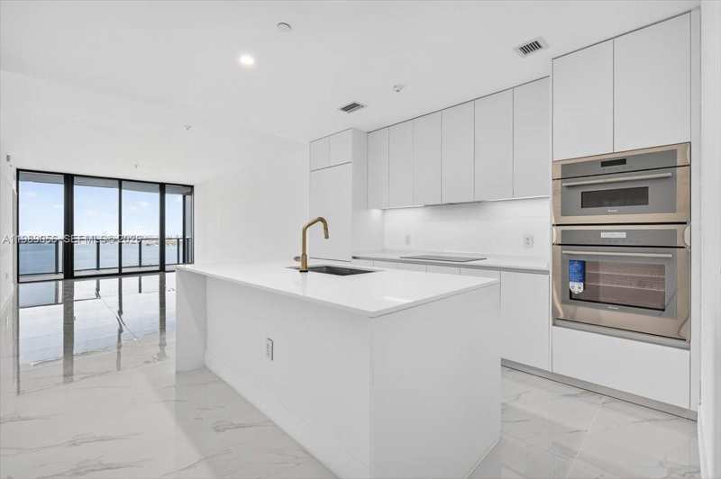 700 NE 24 # 2606, Miami FL 33137