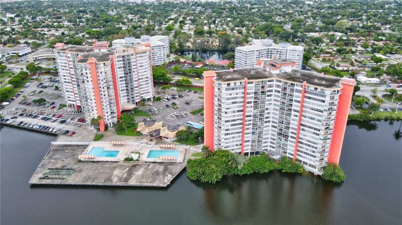 1351 NE Miami Gardens Dr # 1723E, Miami FL 33179